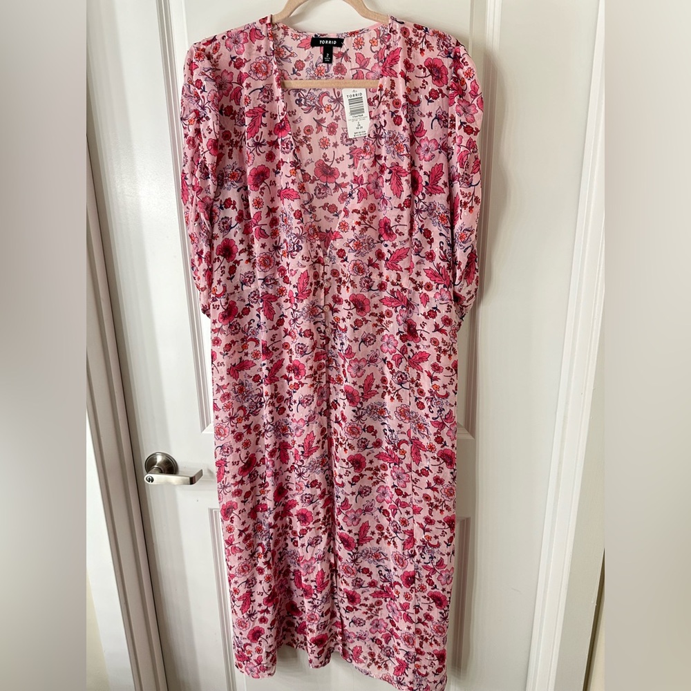 Torrid floral ruch sleeve button front